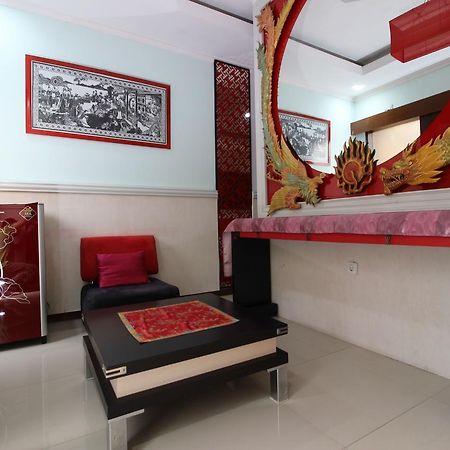 Reddoorz Plus Near Tugu Jogja 2 Yogyakarta Ngoại thất bức ảnh