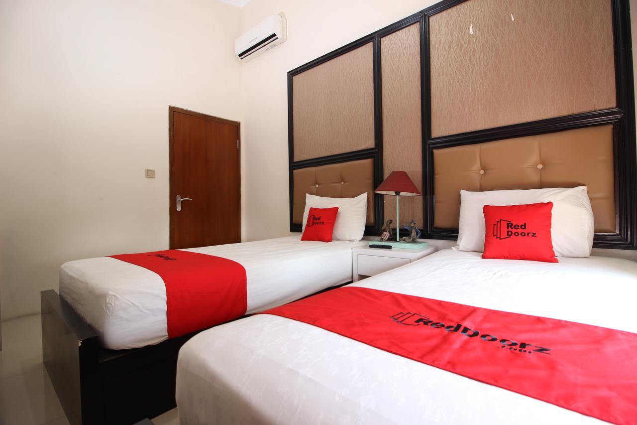 Reddoorz Plus Near Tugu Jogja 2 Yogyakarta Ngoại thất bức ảnh