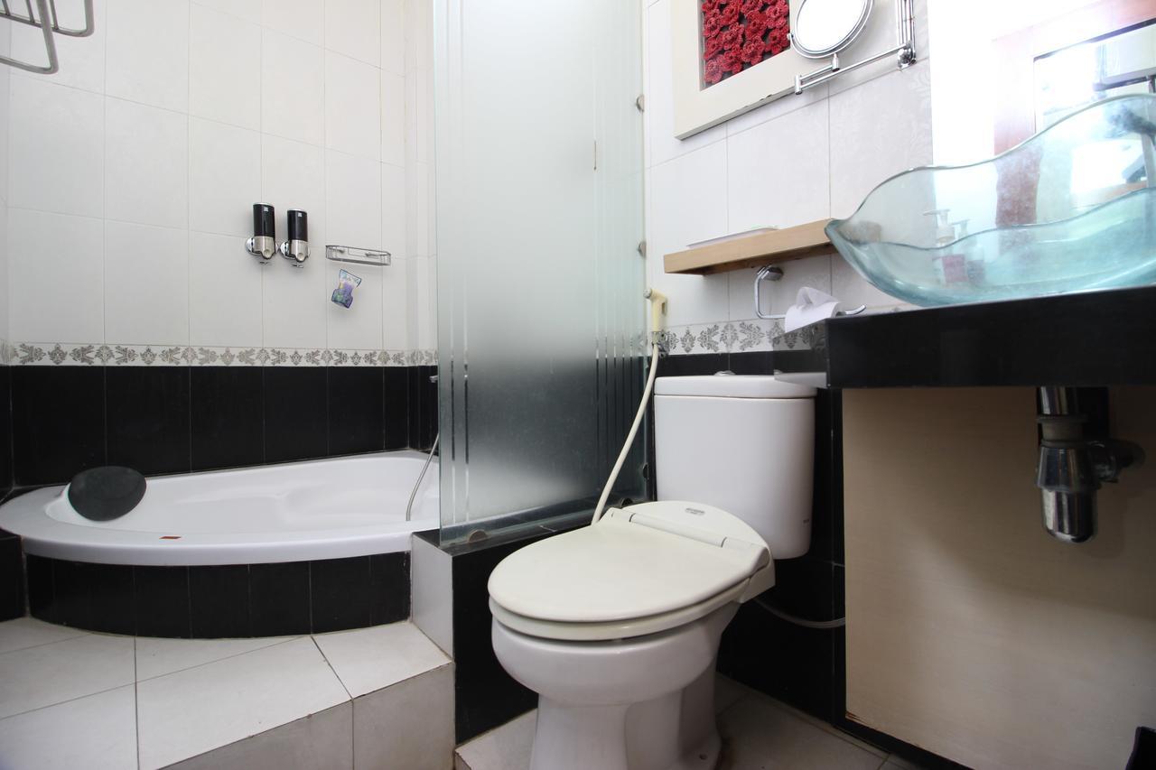 Reddoorz Plus Near Tugu Jogja 2 Yogyakarta Ngoại thất bức ảnh