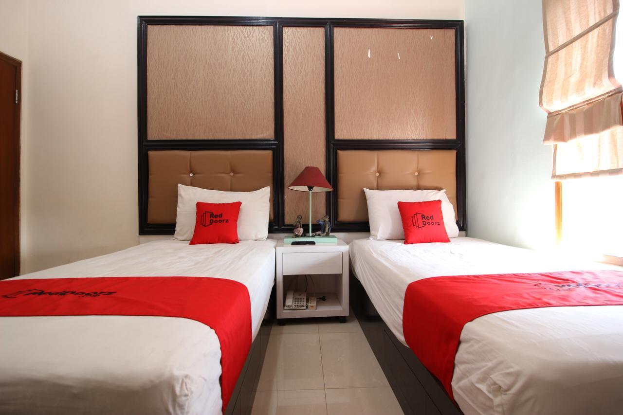 Reddoorz Plus Near Tugu Jogja 2 Yogyakarta Ngoại thất bức ảnh