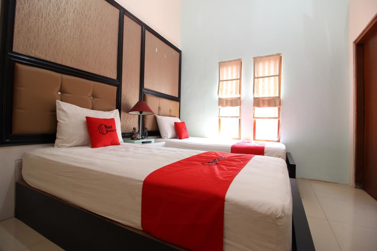 Reddoorz Plus Near Tugu Jogja 2 Yogyakarta Ngoại thất bức ảnh