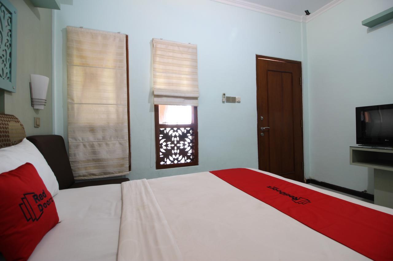 Reddoorz Plus Near Tugu Jogja 2 Yogyakarta Ngoại thất bức ảnh
