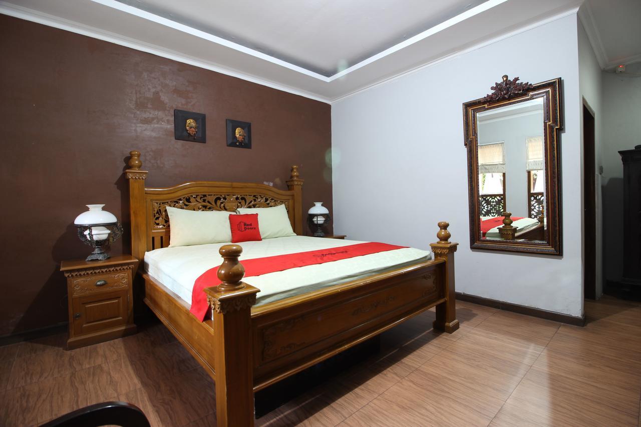 Reddoorz Plus Near Tugu Jogja 2 Yogyakarta Ngoại thất bức ảnh