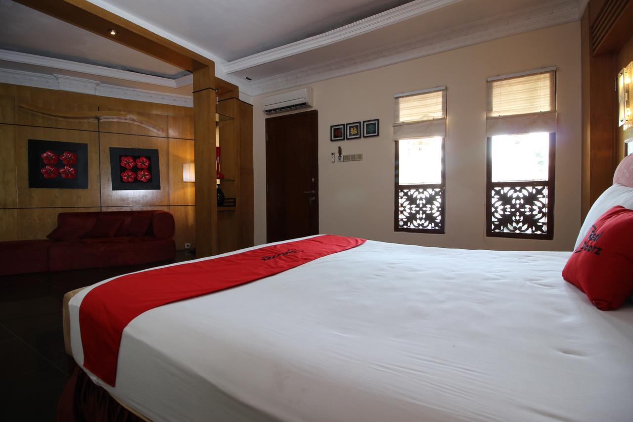 Reddoorz Plus Near Tugu Jogja 2 Yogyakarta Ngoại thất bức ảnh